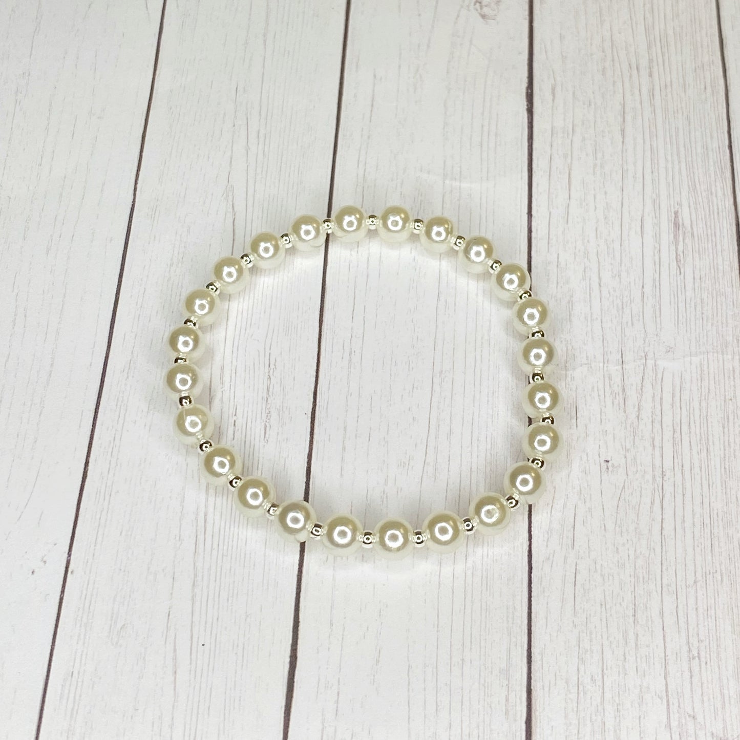 Elegant Pearls Bracelet (Dainty)