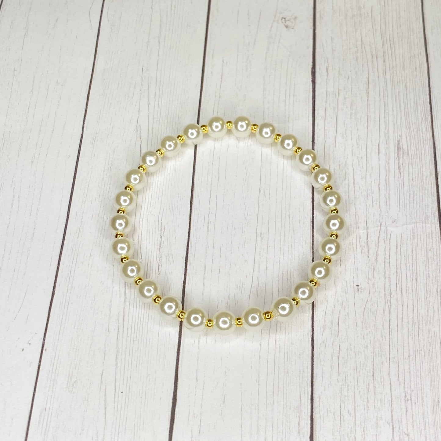 Elegant Pearls Bracelet (Dainty)