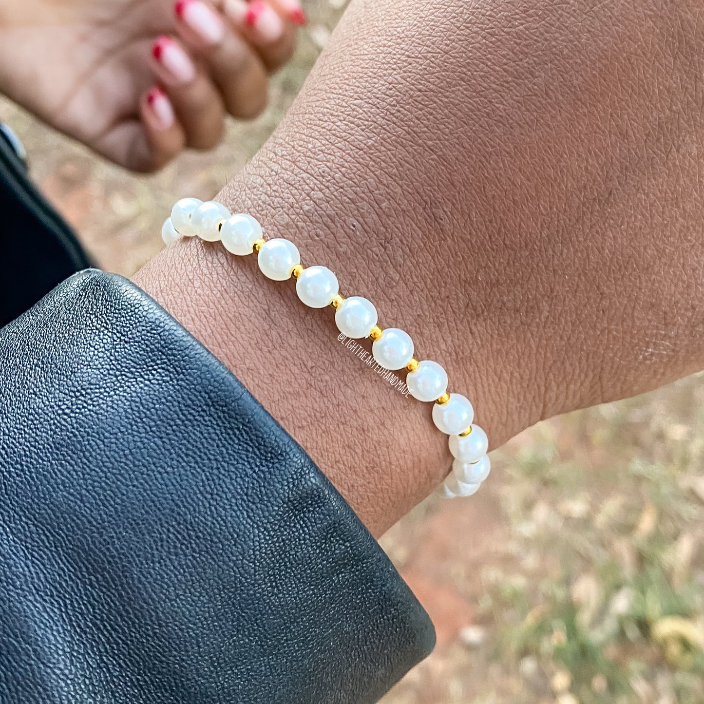 Elegant Pearls Bracelet (Dainty)