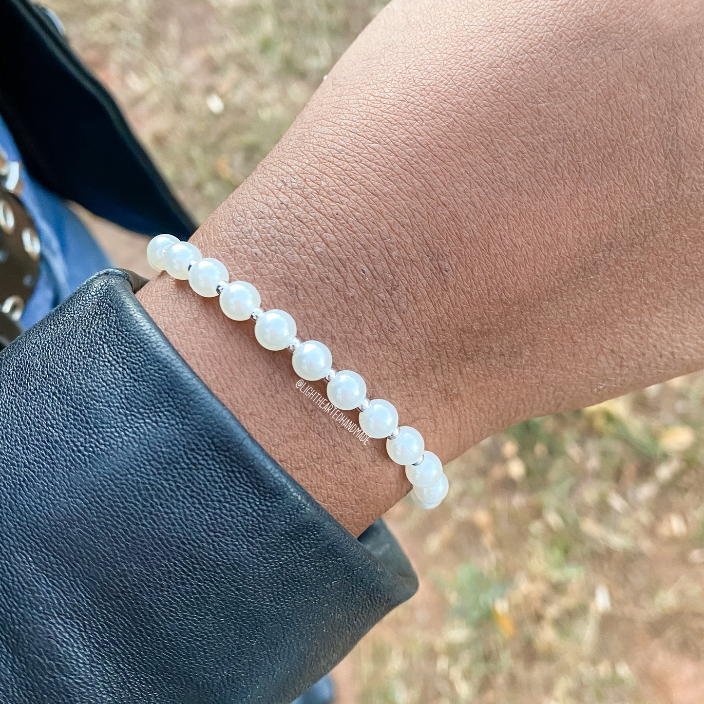 Elegant Pearls Bracelet (Dainty)