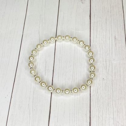 Elegant Pearls Bracelet (Dainty)