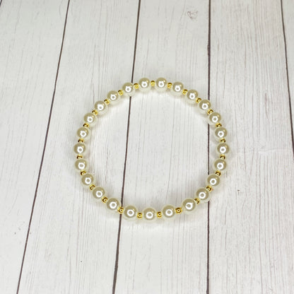 Elegant Pearls Bracelet (Dainty)