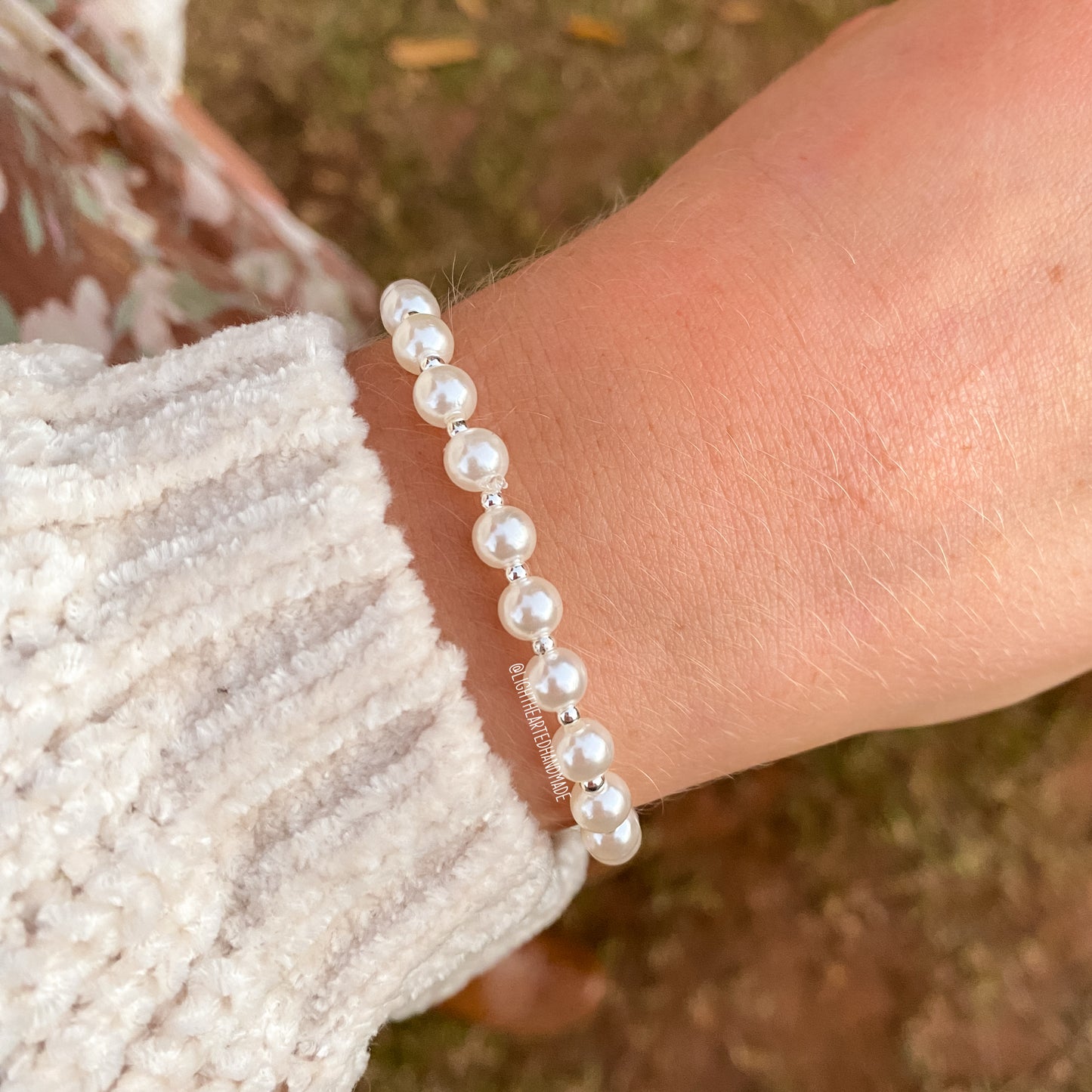 Elegant Pearls Bracelet (Dainty)